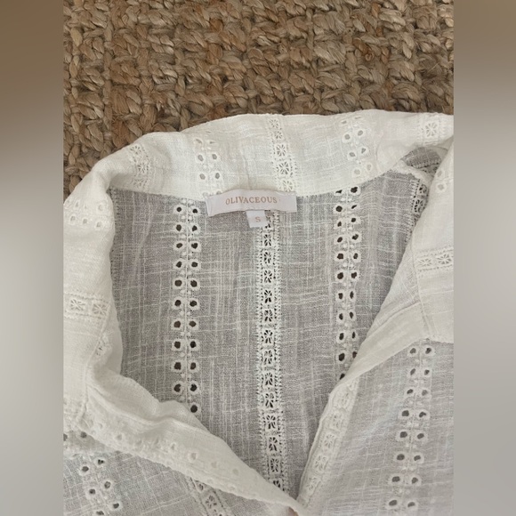 Cute white cover up top - Picture 3 of 6